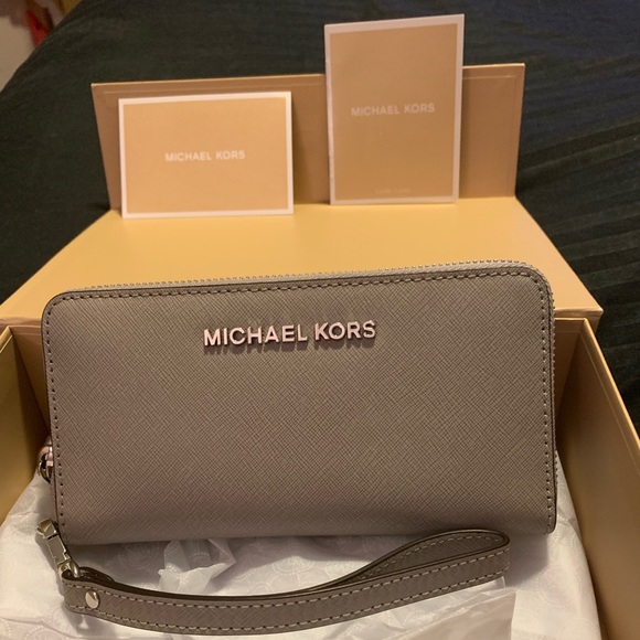 Michael Kors Handbags - Gray leather Michael Kors wristlet